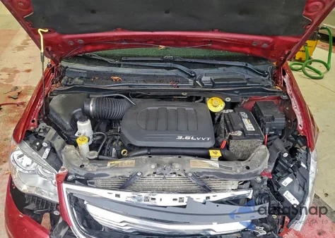 2015 Chrysler Town & Country Touring z USA, uszkodzony, nr VIN 2C4RC1BG1FR716712